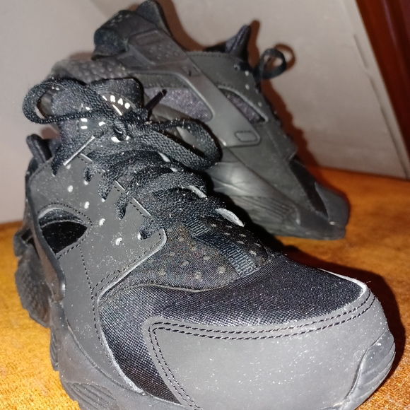 Black Nike Air Huaraches - Picture 8 of 8
